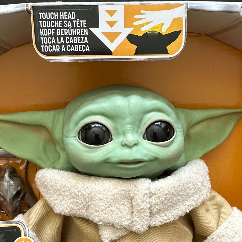 Star Wars The Mandalorian The Child Plush - Animatronic Edition - Picture 4 of 8